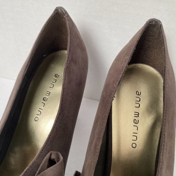 COPY - ANN MARINO BROWN SUEDE BOW HEELS IN SIZE 9 - Picture 6 of 7